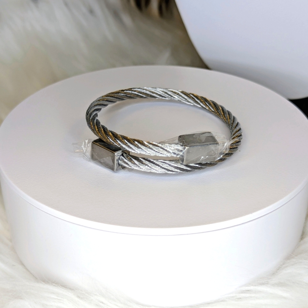 Unisex Twisted Cable Bangle (NWOT)